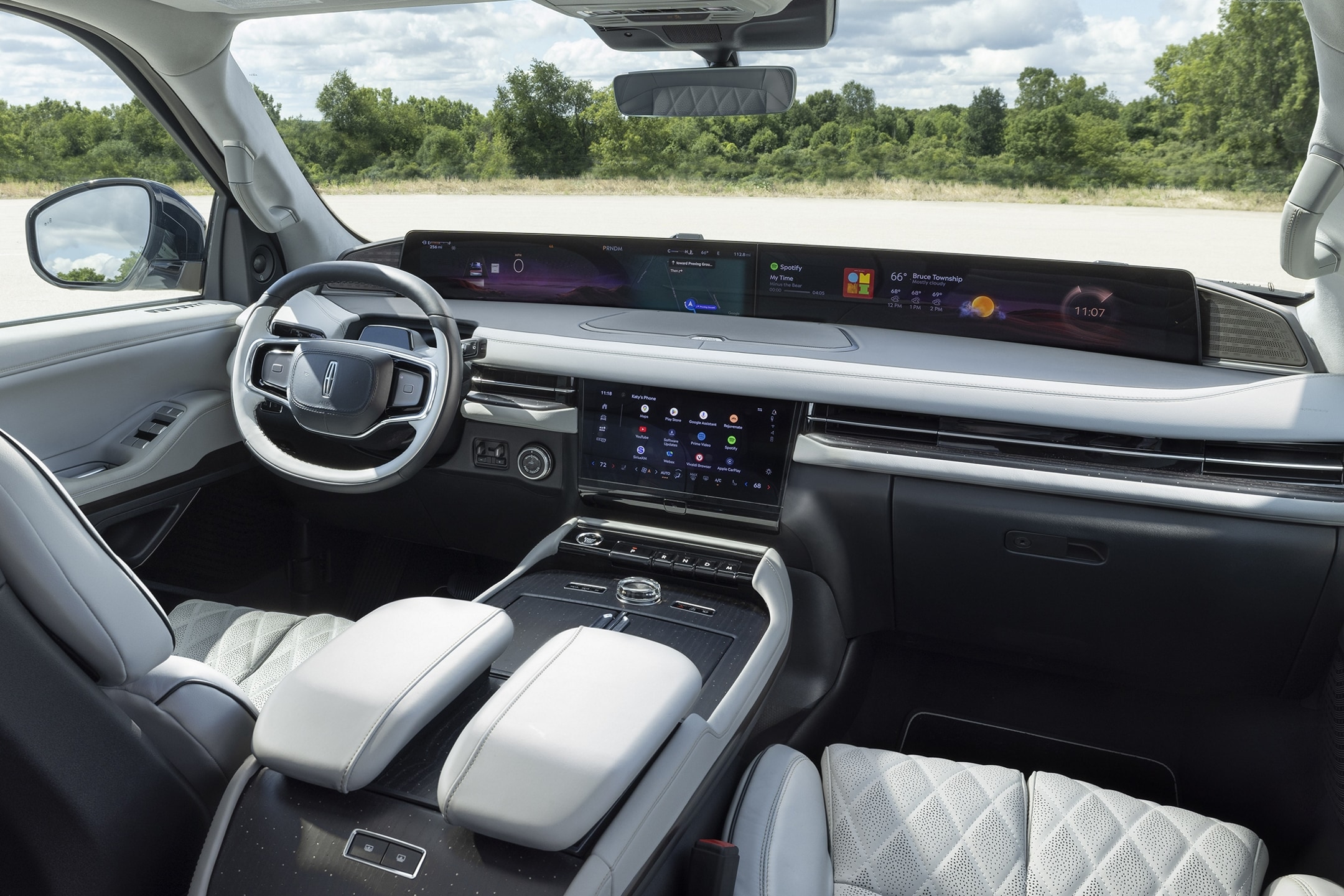A 2025 Lincoln Black Label Navigator® SUV is shown in the Atmospheric interior theme.