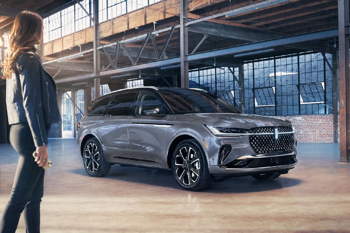 2025 Grey Lincoln Nautilus