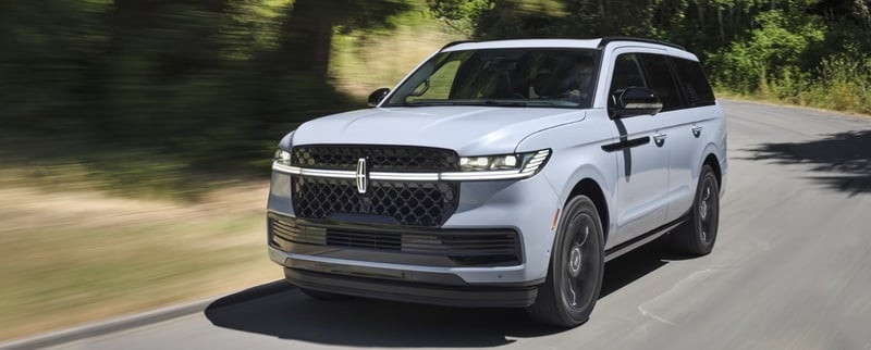 2025 White Lincoln Navigator