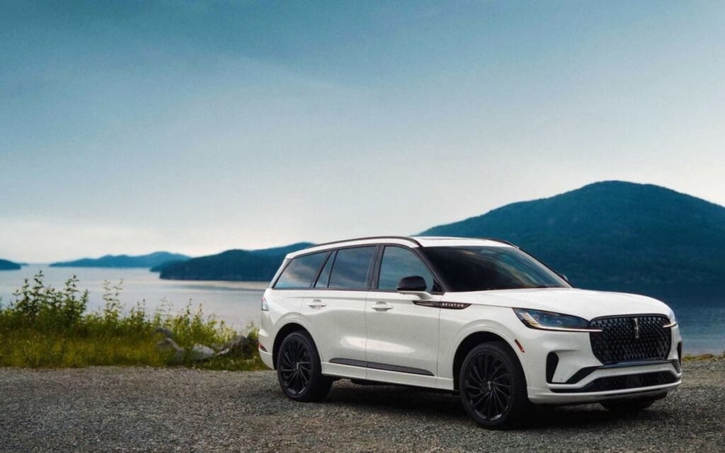 White 2025 Lincoln Aviator Reserve