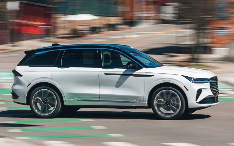 2026 White Lincoln Nautilus