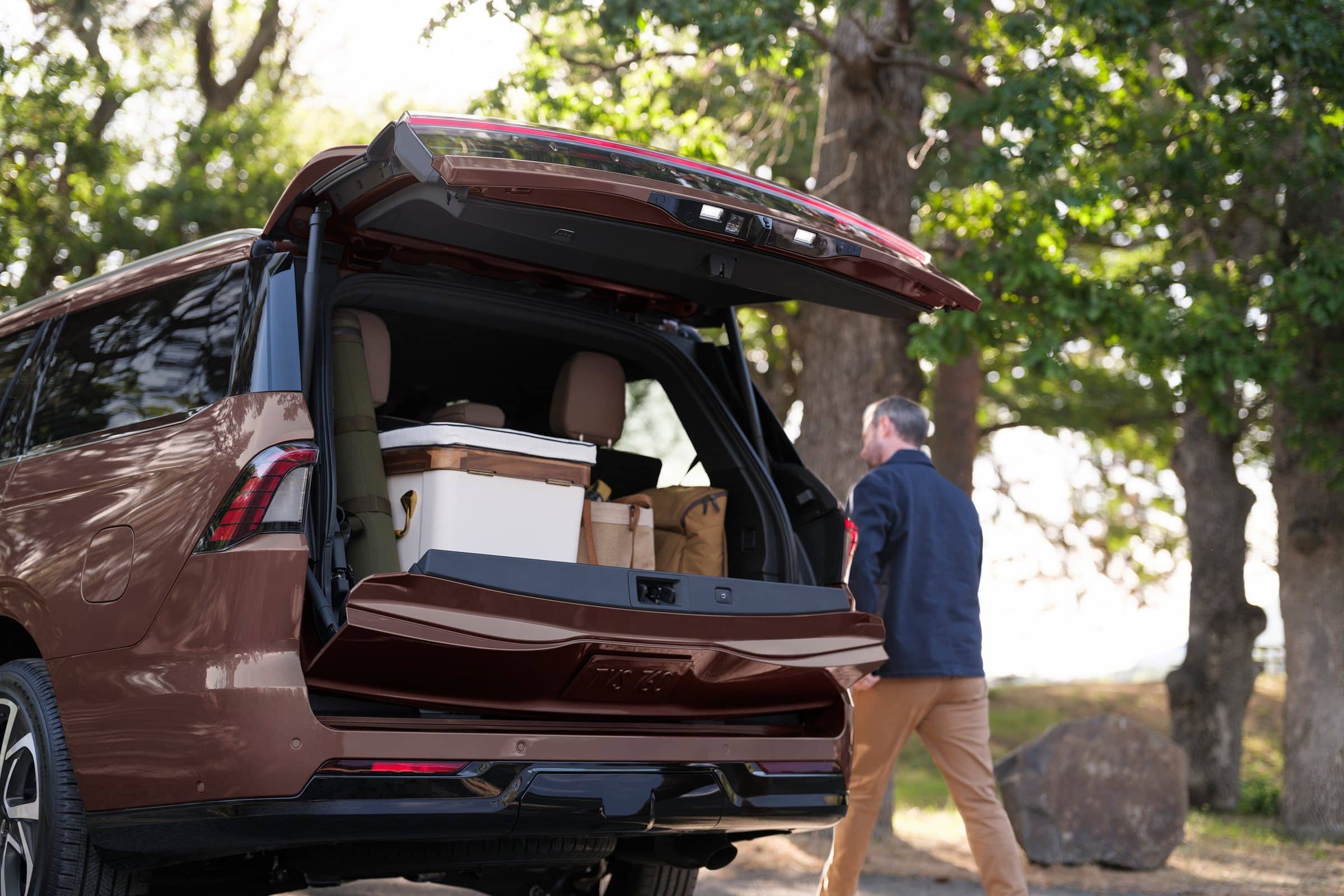 2027 Lincoln Navigator Lincoln Split Gate